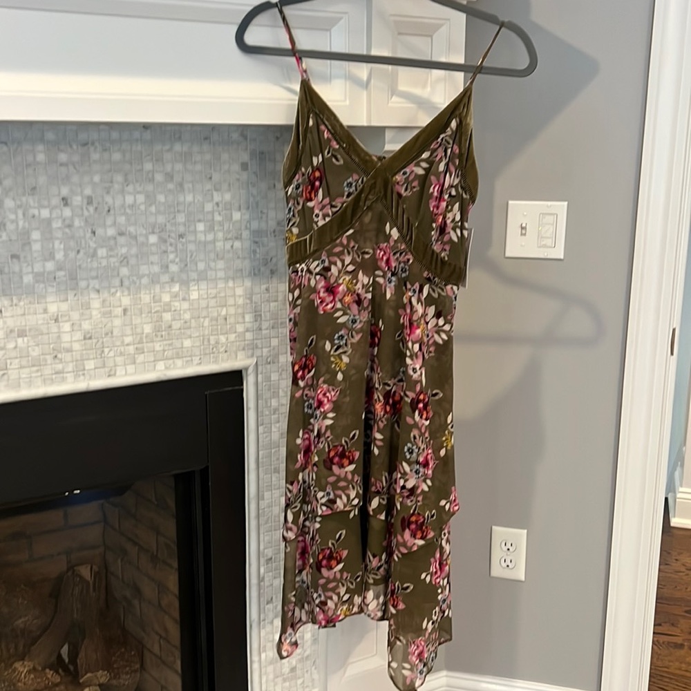 Beautiful green floral dress with velvet detailing.